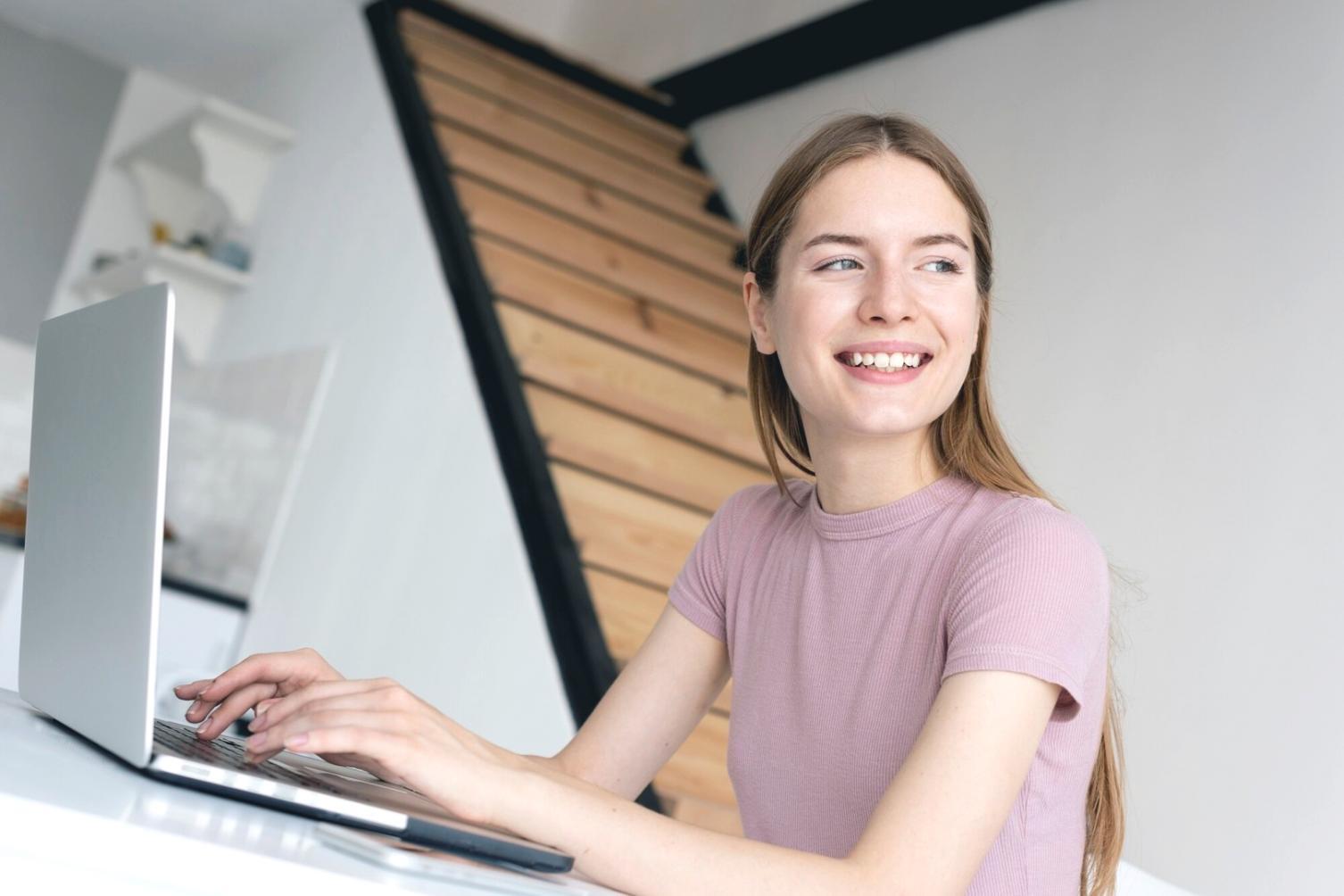 Interface de consolidation budgétaire affichée sur différents appareils